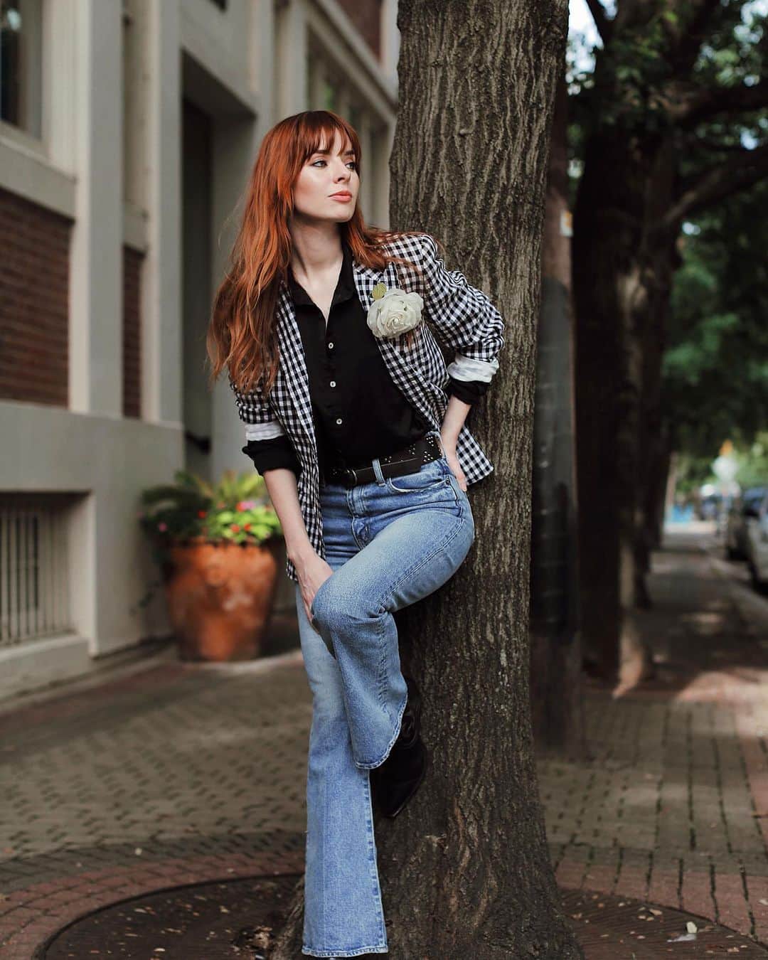 ジェーン・アルドリッジのインスタグラム：「Flares, boots, brooches. I loved the styling at the Celine menswear show!」