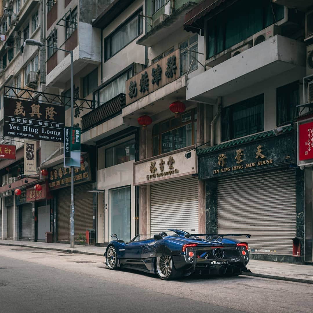 パガーニ・アウトモビリのインスタグラム：「The 1-of-3 Pagani Zonda HP Barchetta celebrating the Zonda 20th anniversary in Hong Kong last March.  #pagani #zonda #zondahpbarchetta #zonda20」