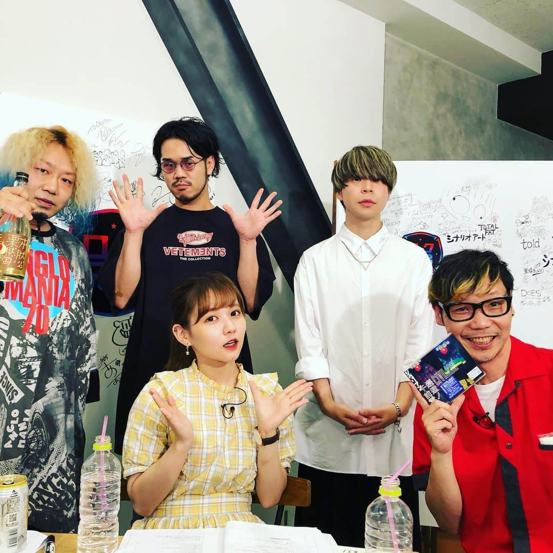 日高央さんのインスタグラム写真 - (日高央Instagram)「ニコ生『ロック兄弟』リボーンSP大団円ありがとでした脱線しまくりだったけど😅楽しかったね🎶7月からMXテレビへ引越して『69号室の住人』としてリニューアルおめでと〜🎊地上波だとマニアックさやアグレッシブさが減るかもだけど最後記念にパチリしたスタッフ皆なら引き続きアグレッシブかつマニアックにいきそうなんで乞うご期待😉✨💨 #ロック兄弟 #お疲れ様 #Lets #Stay #RockBros #Forever #and #StayPunkForever #with #69号室の住人 #Sugaless #HERE #NicoTouchesTheWalls #Civilian #あゆみくりかまき #TheStarbems」6月27日 0時14分 - hidakatoru