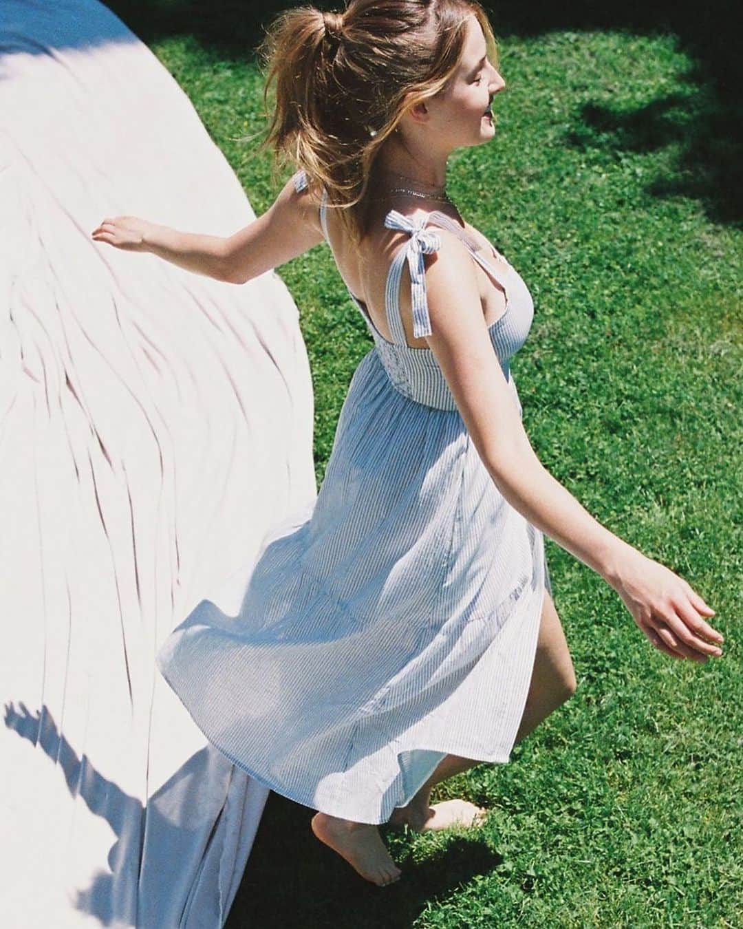 のインスタグラム：「Heads up: the only dress you need this summer is now $49 off online! Tap to shop the Positano dress. #UOonYou」