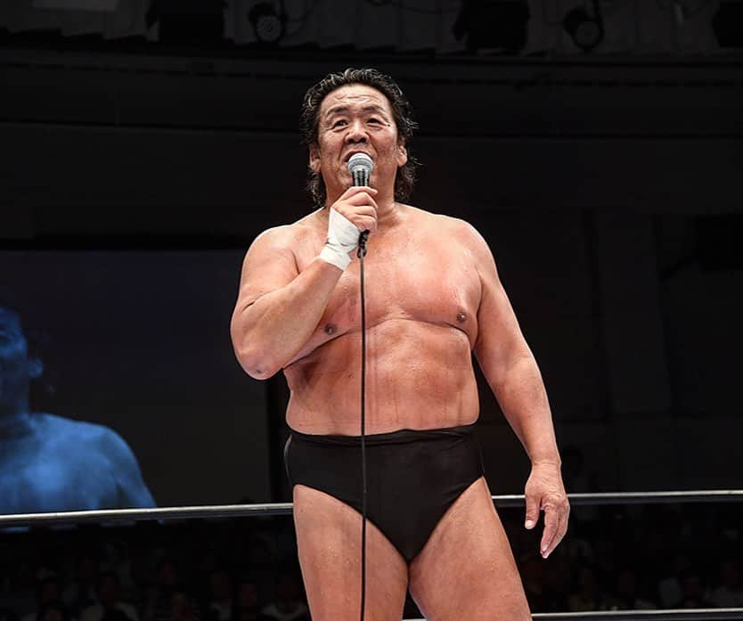 のインスタグラム：「#長州力引退 なんとキングコングニー4連発！ 真壁が“師匠”からピンフォール勝利！ “引退”長州力、最後はファンに感謝のマイク!! 🎤 ☆新日本プロレスのスマホサイトで速報中！  @njpw1972  #njpw #新日本プロレス #後楽園ホール #プロレス」