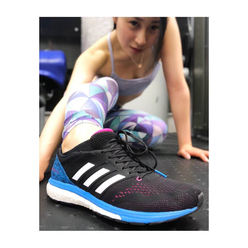 宇田恵菜さんのインスタグラム写真 - (宇田恵菜Instagram)「new shoes for run.x 新しく買っておろした、ワークアウトシューズを今更載せる😊 けど今月でジム辞めるよ！笑 今年まじlazyで行ってなさすぎて、お金無駄だから辞める！だから来月からパーソナルに切り替えるよ💪 やぱ私体動かすん大好きやわ。 #strength #gym#瞬発力#workout #fitness#ワークアウト #ジムウェア#筋トレ #筋トレ女子 #部分痩せ#サーキットトレーニング #トレーニングウェア #パーソナルトレーナー #absworkout #宇田恵菜 #actresslife #女優 #すっぴん #恵菜トレ #easyoga #イージーヨガ」6月27日 0時40分 - ena2727