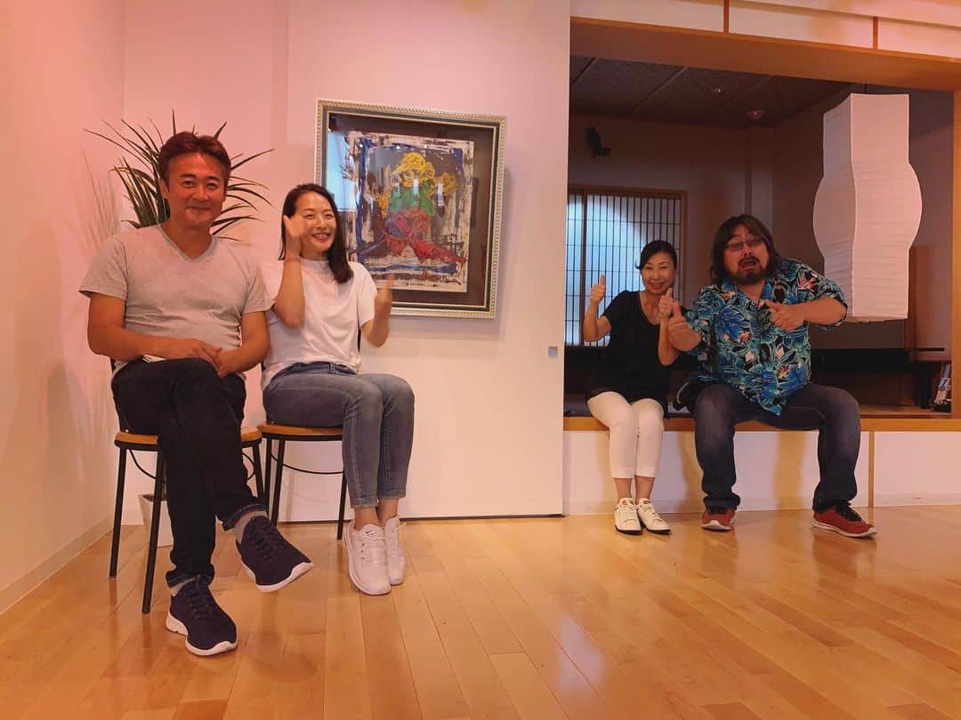 のインスタグラム：「今日は名古屋を出る前に アートサロン和錆さんへ伺って参りました😄 急なご連絡にも関わらず、 快くお会いしてくださった服部裕子さん💓 ありがとうございました。 . 私は初めて伺ったのですが 本当に素敵な空間で そして素敵なアートがたくさん✨ . 私もものづくり（詞曲）をする立場なので、 その人がどんな想いを持って どのようにそれを表現しているのか、 考えるだけでワクワクしますし とても勉強になります。 . 芸術って無限だなぁ😳 . 服部さん、本当にありがとうございました！ また是非おじゃまさせてください〜😆💕 . @ アートサロン和錆 名古屋店」
