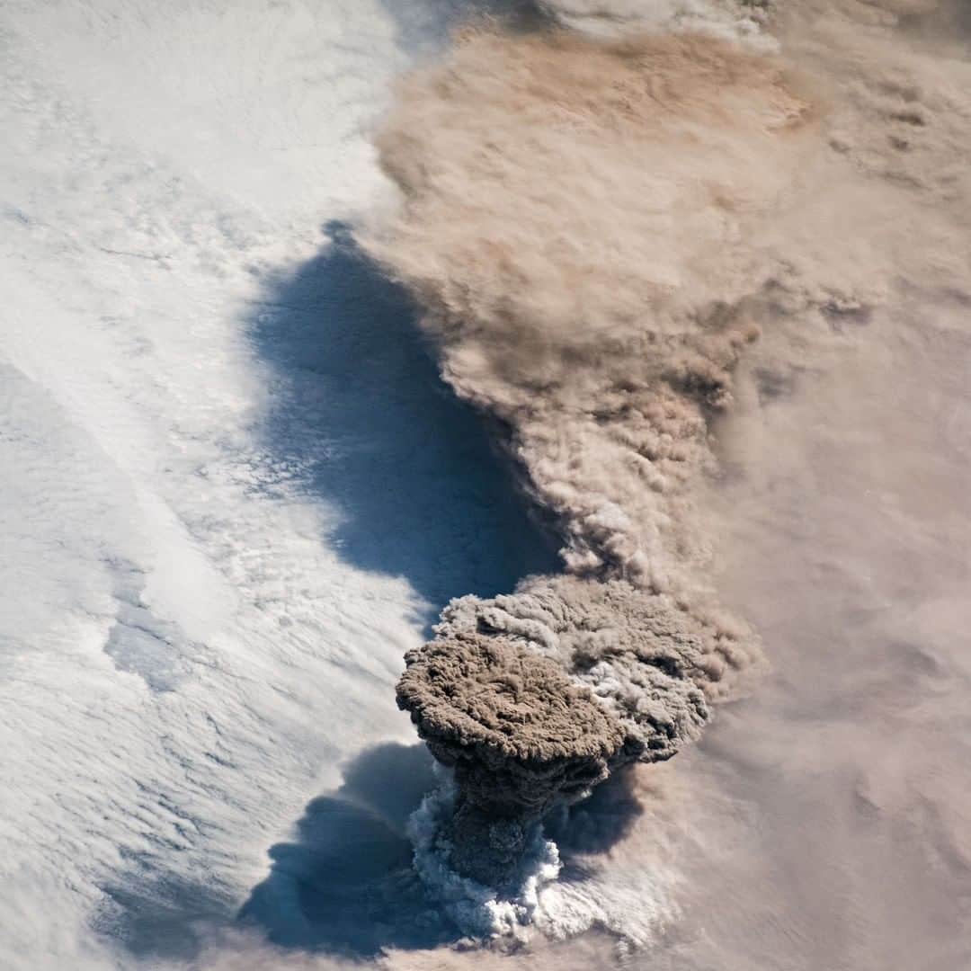 NASAさんのインスタグラム写真 - (NASAInstagram)「Unlike some of its perpetually active neighbors on the Kamchatka Peninsula, Raikoke Volcano on the Kuril Islands rarely erupts. The small, oval-shaped island most recently exploded in 1778 and 1924.  The dormant period ended around 4:00 a.m. local time on June 22, 2019, when a vast plume of ash and volcanic gases shot up from its 700-meter-wide crater. Several satellites — as well as astronauts on the International Space Station — observed as a thick plume rose and then streamed east as it was pulled into the circulation of a storm in the North Pacific.  On the morning of June 22, astronauts shot a photograph of the volcanic plume rising in a narrow column and then spreading out in a part of the plume known as the umbrella region. That is the area where the density of the plume and the surrounding air equalize and the plume stops rising. The ring of clouds at the base of the column appears to be water vapor.  Learn more: https://go.nasa.gov/2LhdrLn  Credit: NASA #volcano #eruption #NASA #astronaut #space #satellite」6月27日 0時48分 - nasagoddard