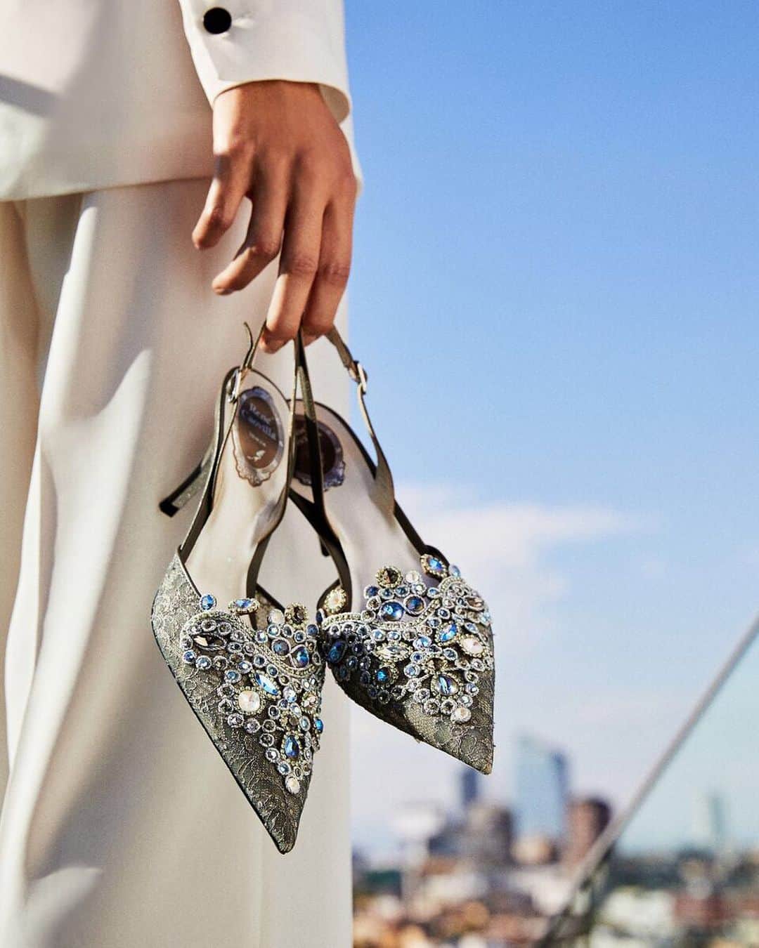 のインスタグラム：「Slingback addicted? Our #CaovillaVeneziana is ready to shine with you. Be classy, be cool!  #WalkOnTop . . . . #ReneCaovilla #CaovillaDream」