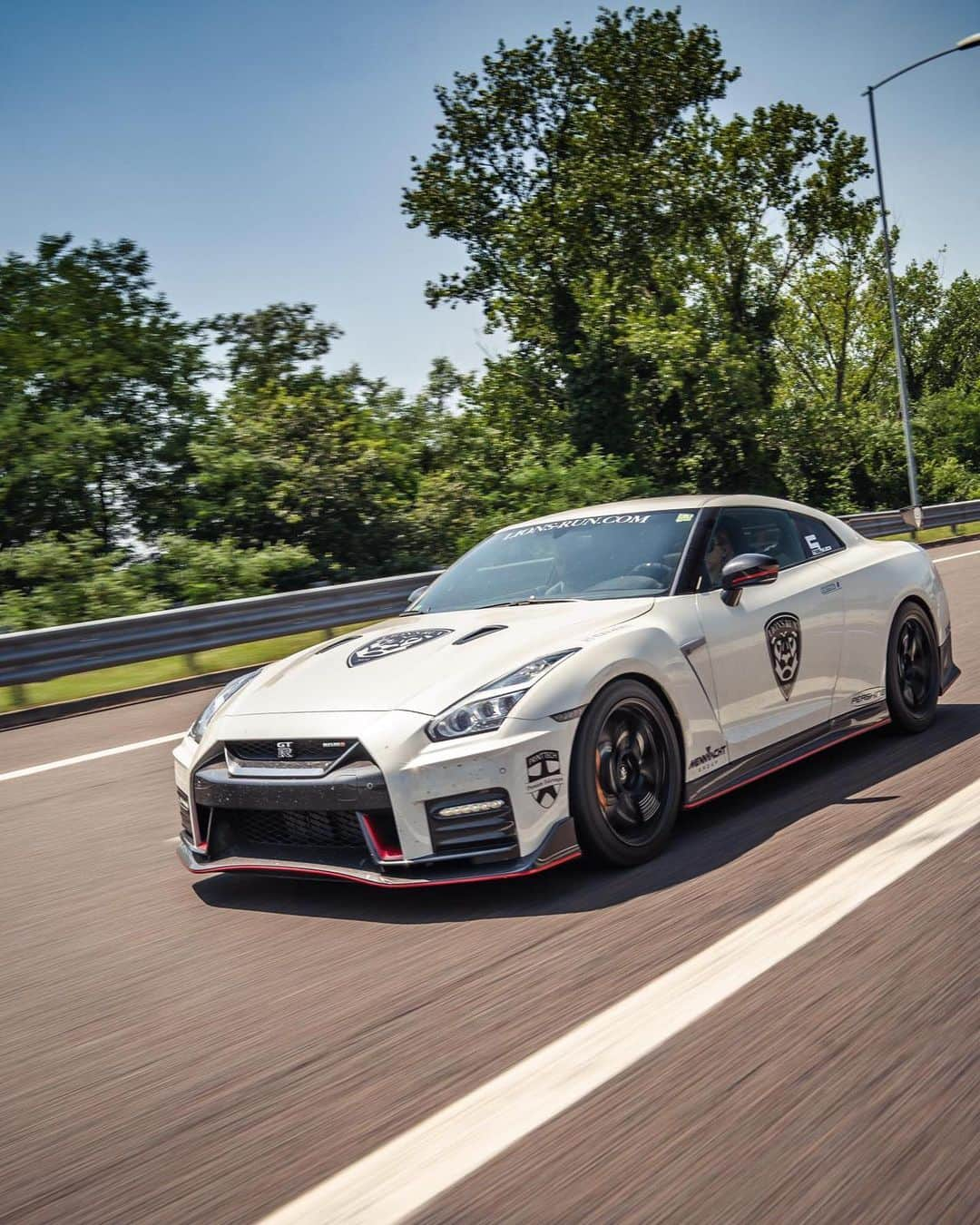 CarsWithoutLimitsさんのインスタグラム写真 - (CarsWithoutLimitsInstagram)「Lambo or Nismo  Follow @lionsrun_official on an epic journey from Rome to Budapest!」6月27日 0時58分 - carswithoutlimits