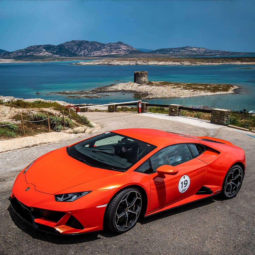 ランボルギーニのインスタグラム：「What’s magic? It’s putting nature, beauty and greatness together. That’s how we lived Sardinia in our Lamborghini Giro.  #Lamborghini #LamborghiniGiro #OnTheRoad #Sardinia」