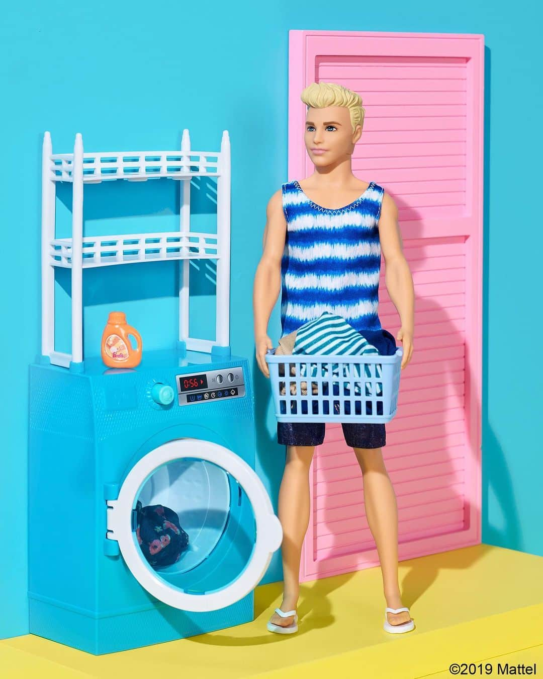 バービーさんのインスタグラム写真 - (バービーInstagram)「Laundry day! 👔 Chores can be fun with the Ken Laundry Room Playset, complete with a washer unit that spins in motion!」6月27日 1時00分 - barbie