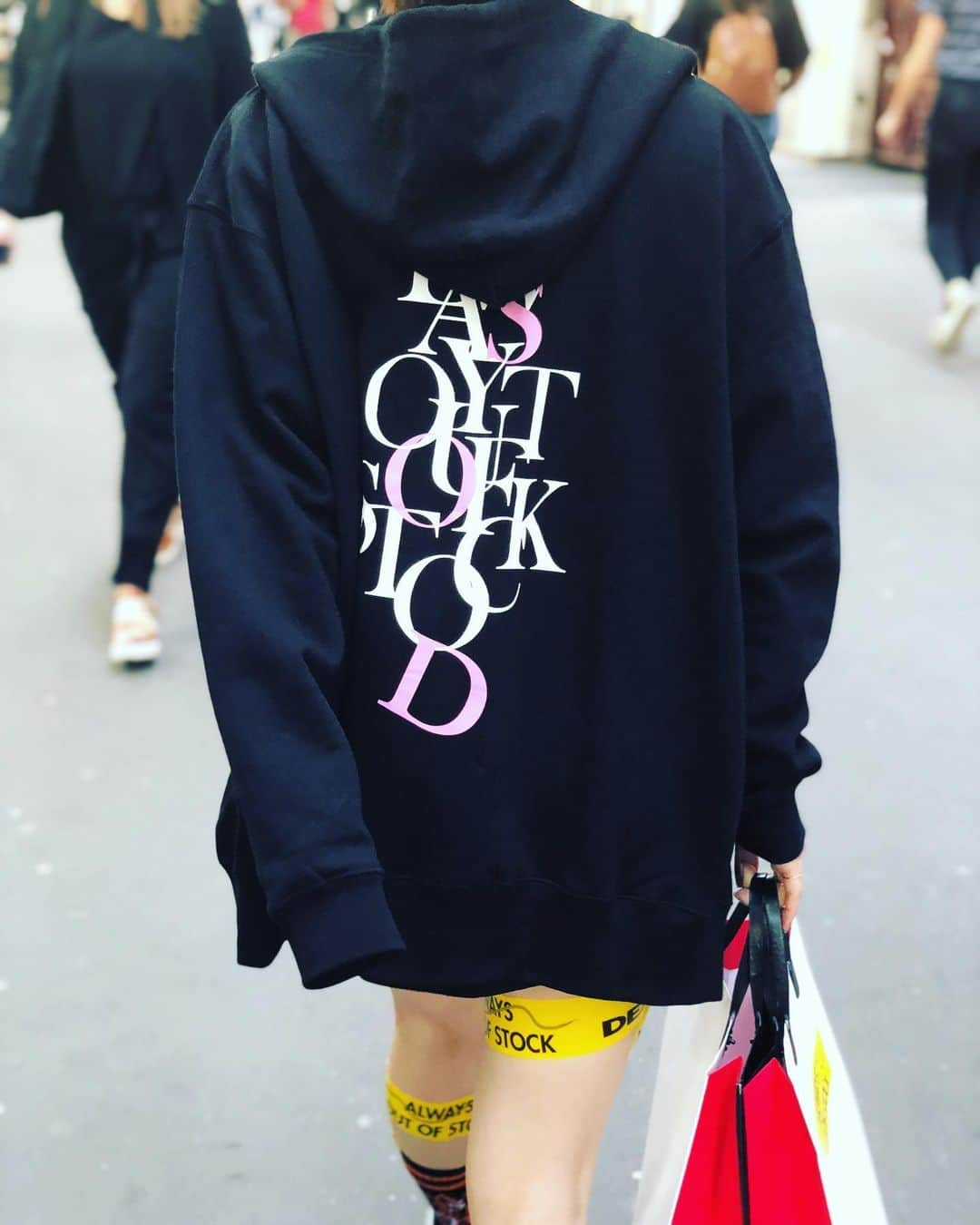 市川まさみさんのインスタグラム写真 - (市川まさみInstagram)「ALWAYS OUT OF STOCK ✖️ SODapparel  in Paris  #alwaysoutofstoc #aoos #sod #sodapparel #paris #phf #streetsnap #fashion」6月27日 1時04分 - ichii710