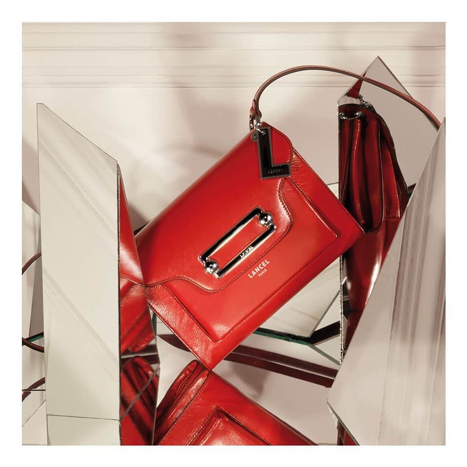 ランセルさんのインスタグラム写真 - (ランセルInstagram)「Le sac est le miroir de l’âme  Clic – Cuir lisse brillant – Rouge Lancel A bag is the mirror to your soul Clic – Smooth glossy leather – Red Lancel #ClicbyLancel #holidayseason #Lancel」6月27日 1時19分 - lancelparis