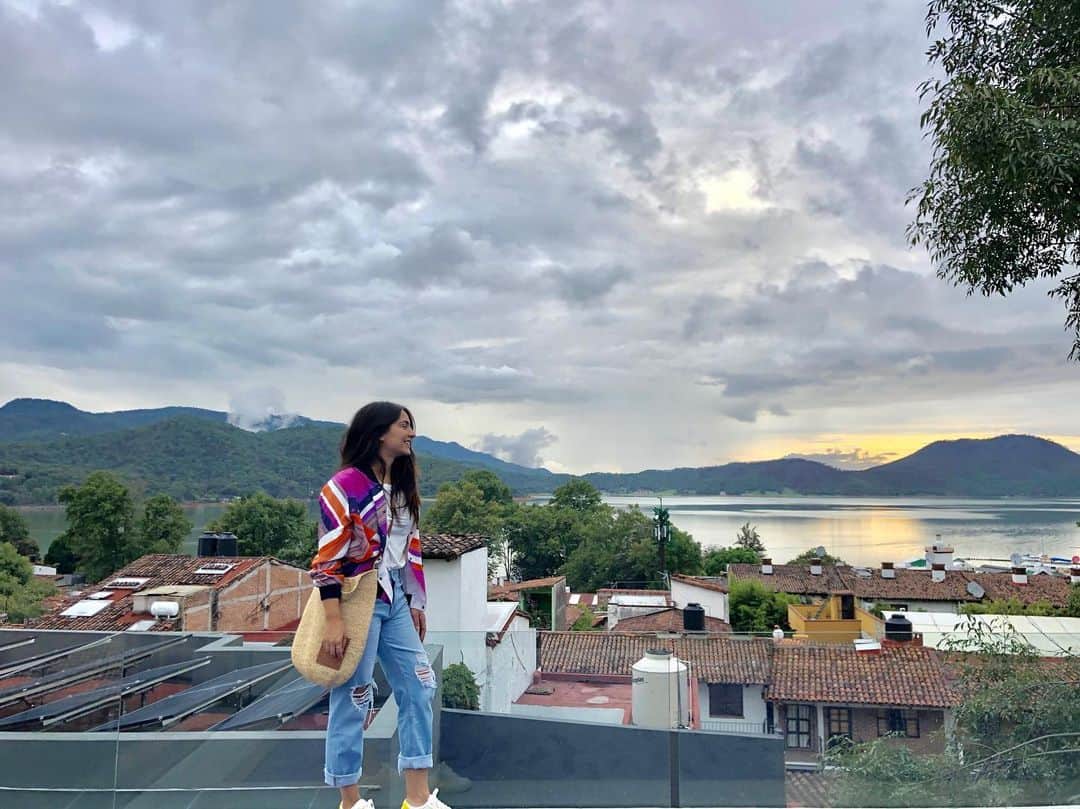 Ana Brenda Contrerasのインスタグラム：「ellos lo hacen más llevadero :) @3managementmx 📸: @bbtalome  @trianacasados  @chentechapitas  @carlosarriolahair  Sorpresas pronto con @grupojulio ❤️」