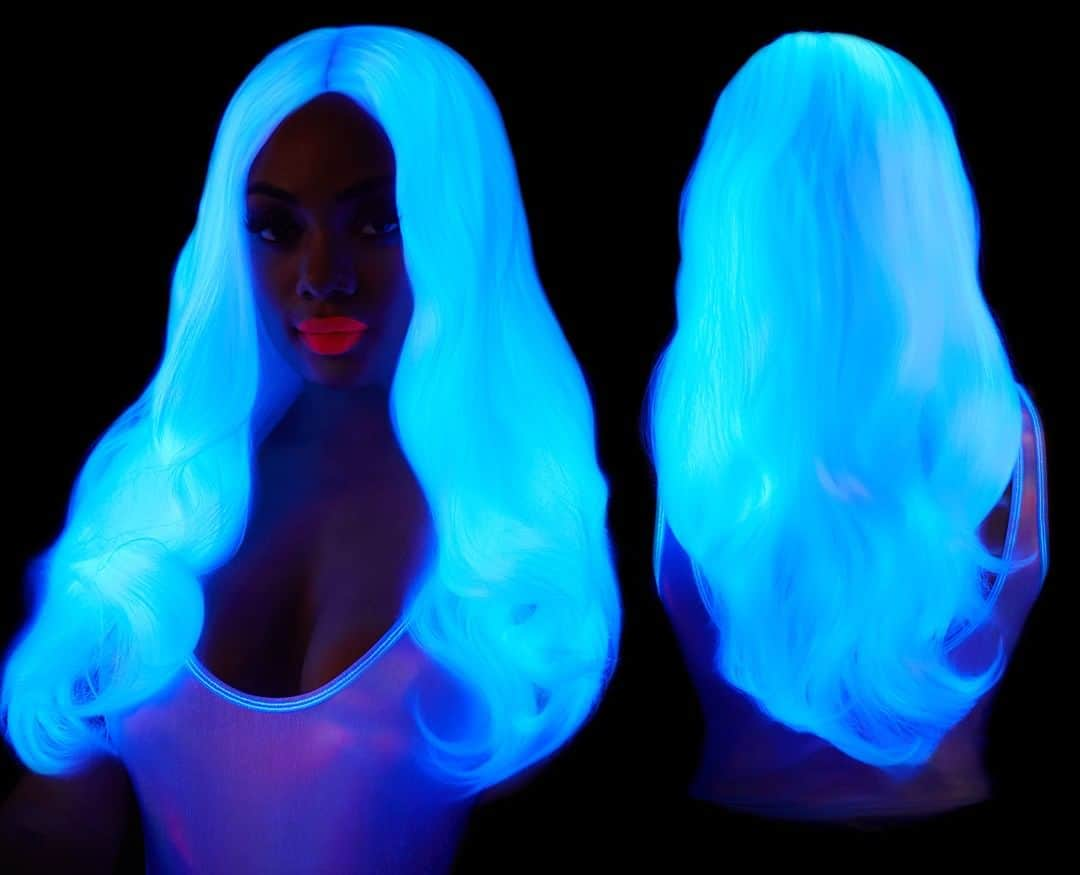 レッグアベニューさんのインスタグラム写真 - (レッグアベニューInstagram)「How's this for a glow up? 🌟 Our white wavy wigs are the perfect showstopper under a black light! Link in bio to get this style.🌟⁠ ⁠ #wigs #hair #blacklight #rave #ravewear #ravefashion #wig #instahair #hairgoals #wigsonline #hairinspo #myhaircrush #hairstyles #wigslayer #hairstyle #glowup #glowing #glowinthedark」6月27日 1時30分 - legavenue