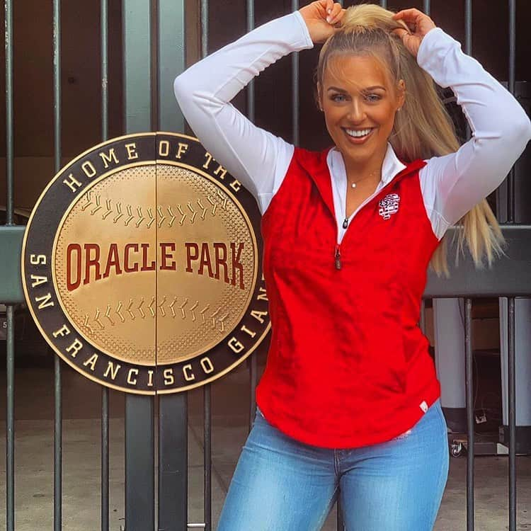 Oracle Corp. （オラクル）さんのインスタグラム写真 - (Oracle Corp. （オラクル）Instagram)「⚾️ Its Wednesday which means you can head to our story and play for two free tickets to the Giants Vs. Diamondbacks game this Saturday! As thousands cheer, hotdogs roast, and homeruns are smacked, we hope that you will be there to experience it all! Did we mention it is Bobblehead day? . . How to Enter: ▫️1) Tag a friend below ▫️2) Tag @oracle, @sfgiants, #OracleParkGiveaway ▫️3) Correctly answer the questions in our story! . . . #giants #oraclepark #baseball #cloud #bayarea」6月27日 1時42分 - oracle