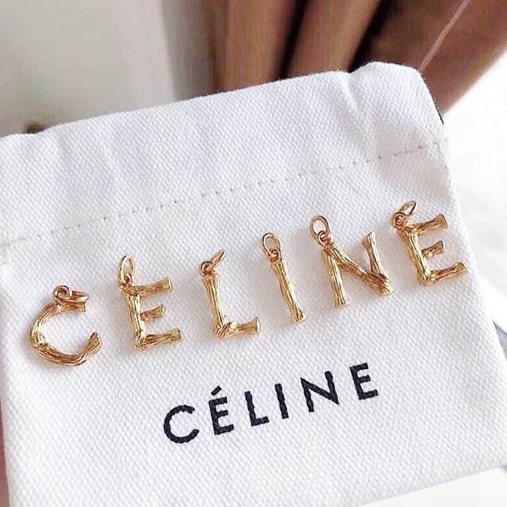 Blonde Saladさんのインスタグラム写真 - (Blonde SaladInstagram)「EACH JEWEL’S A STATEMENT⚡️ Letters and personal details become the new jewellery trend, read more on our mag🖤 #theblondesalad #customizedjewelry #celine #letters #trend #fashion #musthave」6月27日 1時43分 - theblondesalad