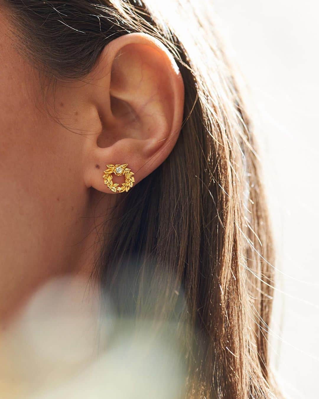 レネレイドさんのインスタグラム写真 - (レネレイドInstagram)「✨With these small crown of laurels earrings, triumph of the day!  #Lesnereidesparis #Poeticjewelry #Costumejewellery #Frenchjewelry #Earrings」6月27日 1時47分 - lesnereidesparis