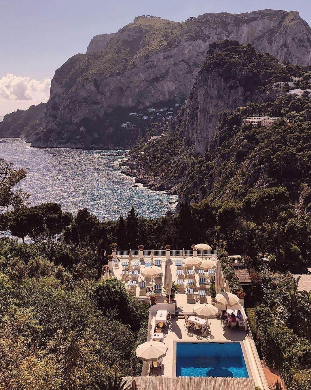 BEAUTIFUL HOTELSさんのインスタグラム写真 - (BEAUTIFUL HOTELSInstagram)「The terraces of Hotel Villa Brunella stumble down the hillside of Capri. Each terrace has a balcony that overlooks the sea. 🌊(📷: @thewilliamanderson 📍: Hotel Villa Brunella, #Capri)」6月27日 1時58分 - beautifulhotels