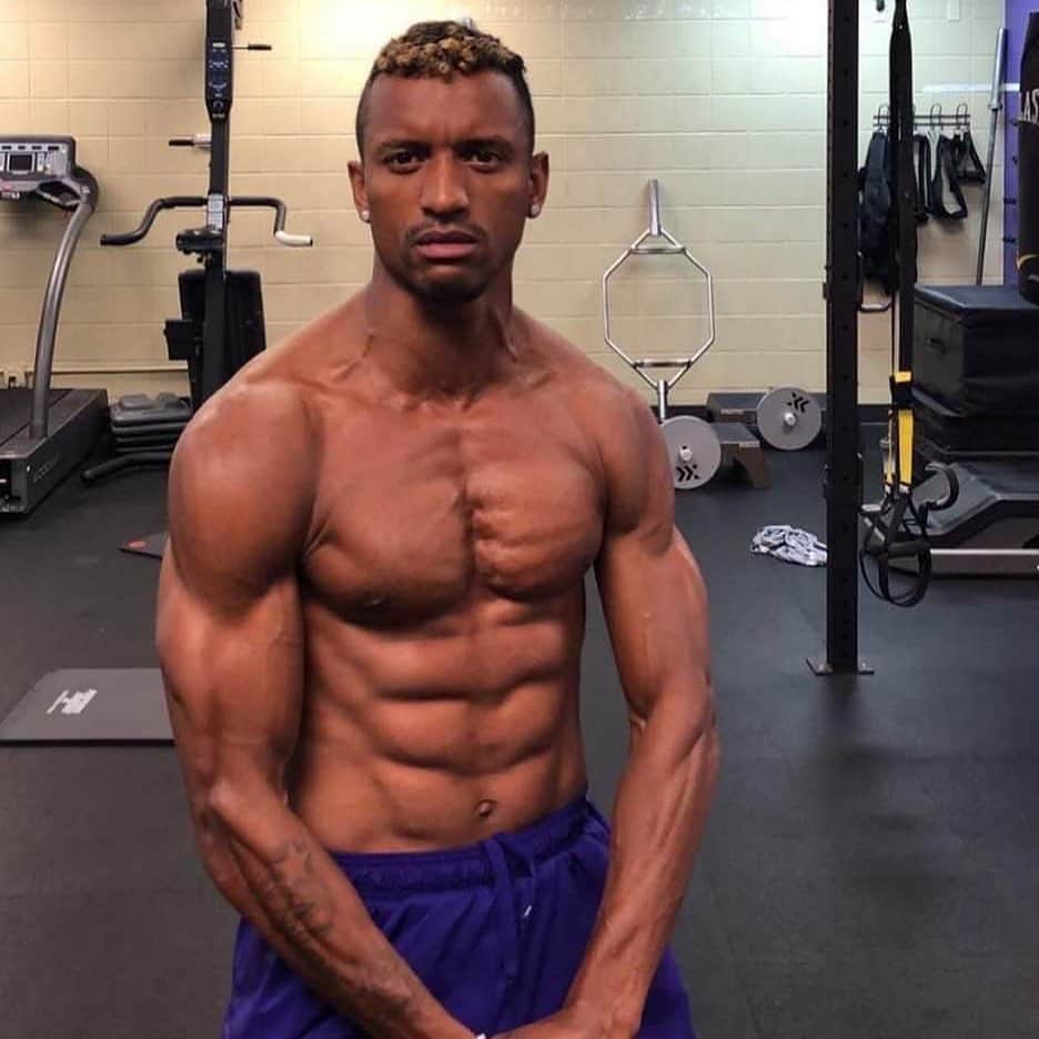 カルロス・テベスのインスタグラム：「Nani is a beast 👀💪🏼」