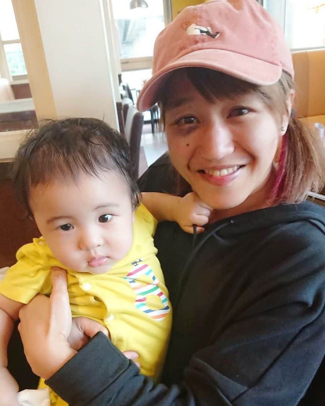 朱里さんのインスタグラム写真 - (朱里Instagram)「My brother's baby👶  お兄ちゃんの赤ちゃん💛癒される！！かわいすぎる！！！ そして会うたびに奥さんも素敵すぎると毎回思う😎  時差ボケなのか、15時、16時とか超絶眠くなる💦そして夜中目がさえる🤣  #baby #brother #very #cute #healing #refresh #赤ちゃん #お兄ちゃんの #かわいい #癒し #奥さんも #素敵 #リフレッシュ」6月27日 2時11分 - syuri_official