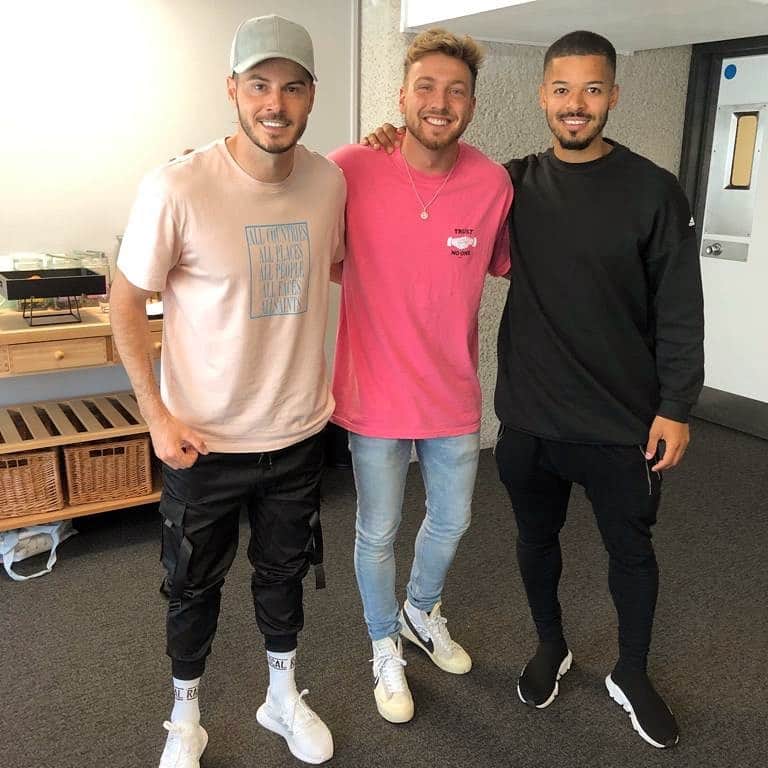 F2Freestylersのインスタグラム：「Great to be guests on the panel today with @samthompsonuk for the @nspcc_official conference about helping children to stay safe on social media.」