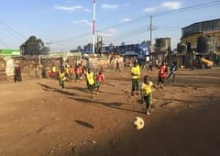 ウィリアンさんのインスタグラム写真 - (ウィリアンInstagram)「Football is a place of dreams. @jshuma_11 is 17 and is doing a fundraising campaign to build a @lovefutbol_us project in Arusha, Tanzania, where he was born. Like many children in the world, he found passion and hope in football. Today, he lives in the United States with his adoptive family and wants to make a difference in the community where he lived part of his childhood and learned to do his first moves. I support Jordan and #lovefutbol to make that dream happen! Come with us! Donate www.lfarusha.org #morethanaplacetoplay - .  O futebol é um lugar de sonhos. @jshuma_11 tem 17 anos e está fazendo uma campanha de arrecadação de fundos para construir um projeto @lovefutbol_us em Arusha, na Tanzania, onde ele nasceu. Como muitas crianças no mundo, ele encontrou esperança no futebol. Hoje, ele vive nos EUA com sua família adotiva e fazer a diferença na comunidade onde viveu parte da infância e aprendeu a dar os primeiros dribles. Eu apoio o Jordan e a #lovefutbol para fazer esse sonho acontecer! Vem com a gente! Doe www.lfarusha.org #maisqueumlugarparajogar」6月27日 2時15分 - willianborges88