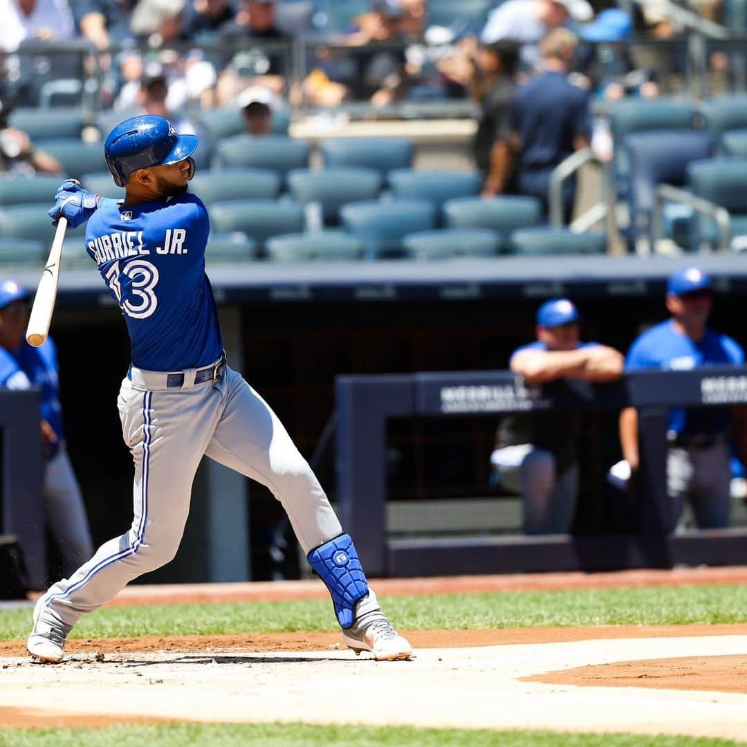 トロント・ブルージェイズさんのインスタグラム写真 - (トロント・ブルージェイズInstagram)「LOURDES LIFTOFF! #PiñaPower🍍 | #LetsGoBlueJays」6月27日 2時31分 - bluejays