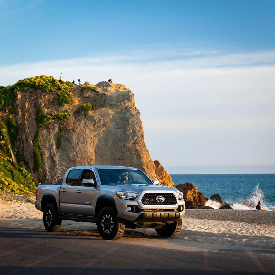 toyotausaさんのインスタグラム写真 - (toyotausaInstagram)「Rugged good looks that go wherever you go. #Tacoma #LetsGoPlaces」6月27日 2時34分 - toyotausa