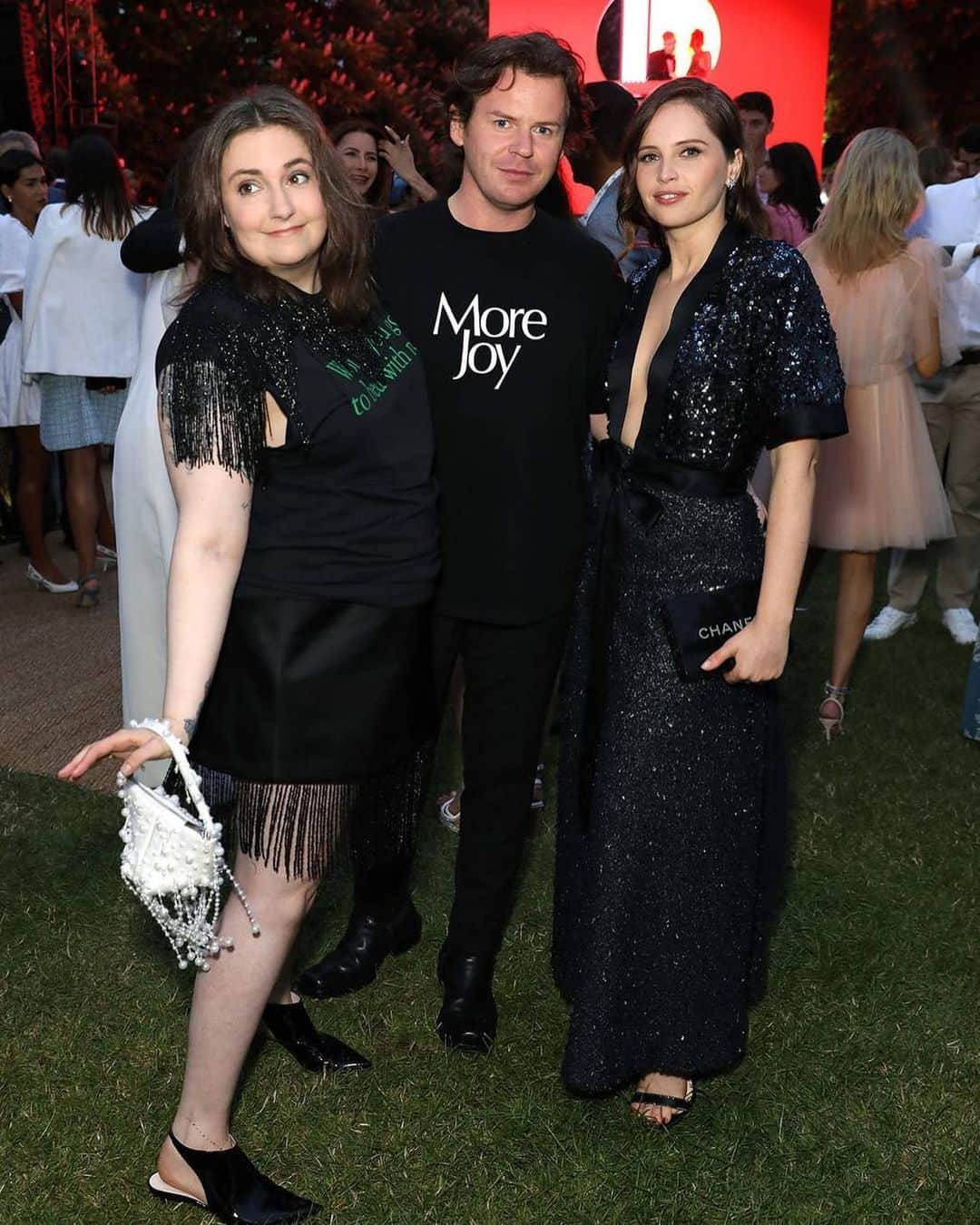 レナ・ダナムさんのインスタグラム写真 - (レナ・ダナムInstagram)「Leave it to @christopherkane to dress me in black frills and a proposition 💚 Fun night @serpentineuk. #WouldYouGoToBedWithMe」6月27日 2時39分 - lenadunham