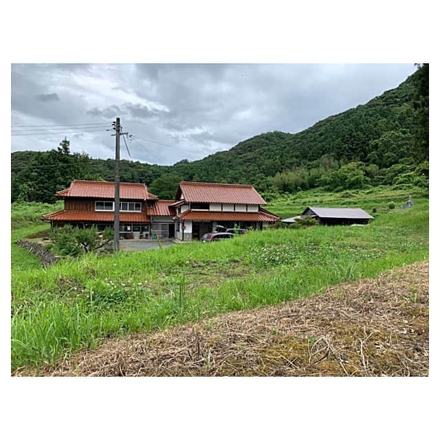 DJPLANET_JPのインスタグラム：「🏠🏠🏠. 幼い頃からの沢山の思い出が詰まった大工だった爺ちゃんが1人で建てた家 . これからはあまり来ることが無くなってしまうと思うけど 爺ちゃんも婆ちゃんも仲良くね👨🏻‍🦳👵🏻 . あなた達の孫で本当に良かったです たくさんの愛をありがとう😊.」