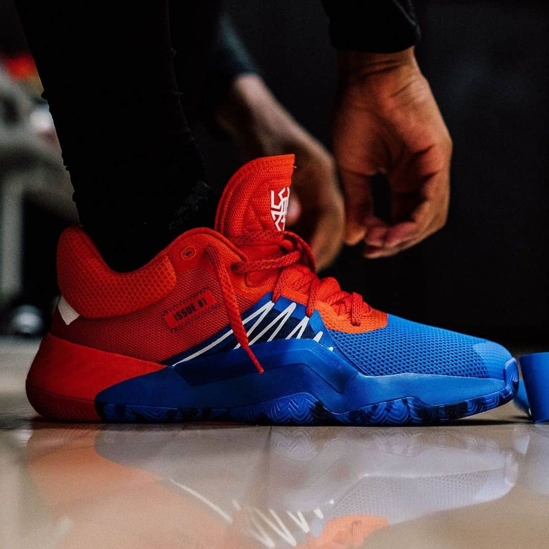 Sneaker Newsさんのインスタグラム写真 - (Sneaker NewsInstagram)「Donovan Mitchell’s first signature shoe is dropping soon with this collaboration with Marvel’s Spider-Man. For a detailed look, tap the link in our bio.」6月27日 2時55分 - sneakernews