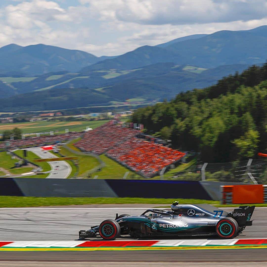 MERCEDES AMG PETRONASさんのインスタグラム写真 - (MERCEDES AMG PETRONASInstagram)「😍🏔🌲 The most scenic track on the @f1 calendar? #AustrianGP • #MercedesAMGF1 #Mercedes #F1 #RedBullRing #VB77 #PETRONASmotorsports」6月27日 2時56分 - mercedesamgf1