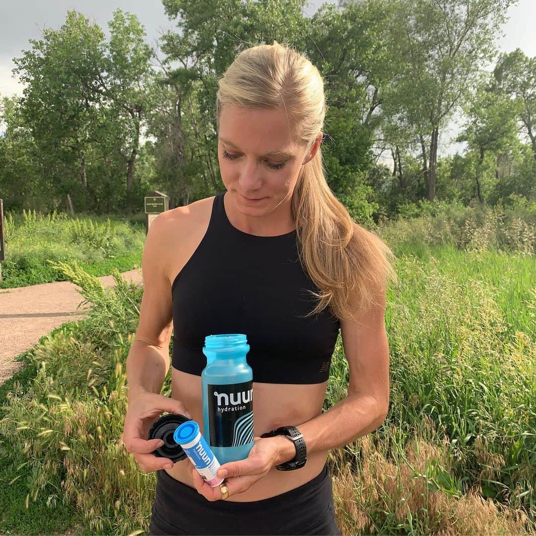 エマ・コバーンさんのインスタグラム写真 - (エマ・コバーンInstagram)「Water bottle picture fail......😂😂😂 This pic might be a fail but this product is epic. So excited to be sponsored by @nuunhydration 🙌🏻 I’ve been drinking Nuun for years and love the product, love the company, and love their values. I’m happy to be part of the Nuun family now 😊 #cleanproduct #cleanplanet #cleansport #nuunlife #stayhydrated」6月27日 3時01分 - emmacoburn