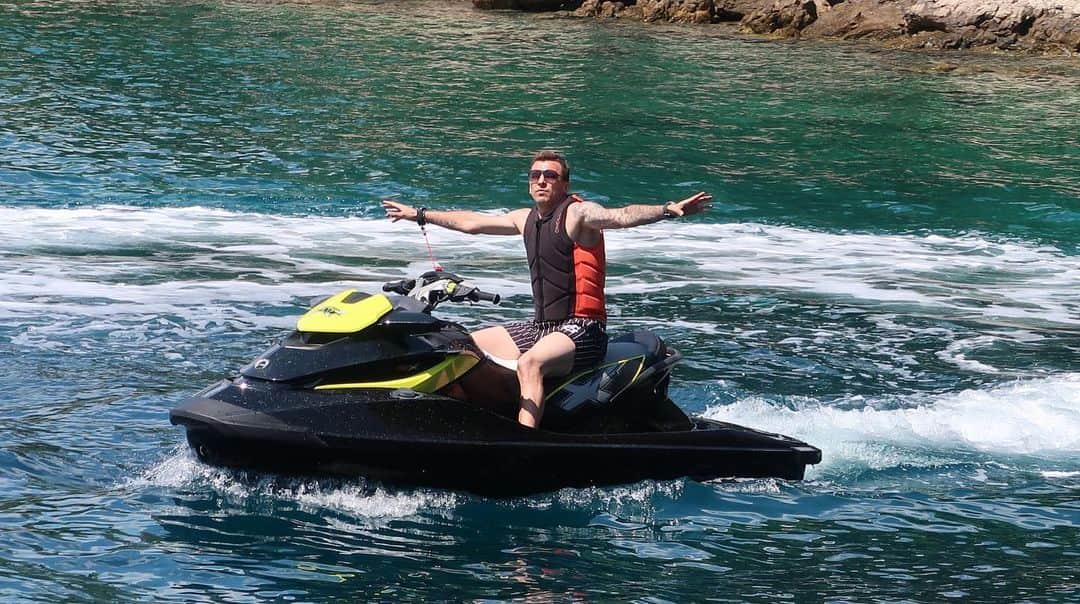 マリオ・マンジュキッチのインスタグラム：「Mr No Stress 😎🇭🇷❤ #mm17🌪」
