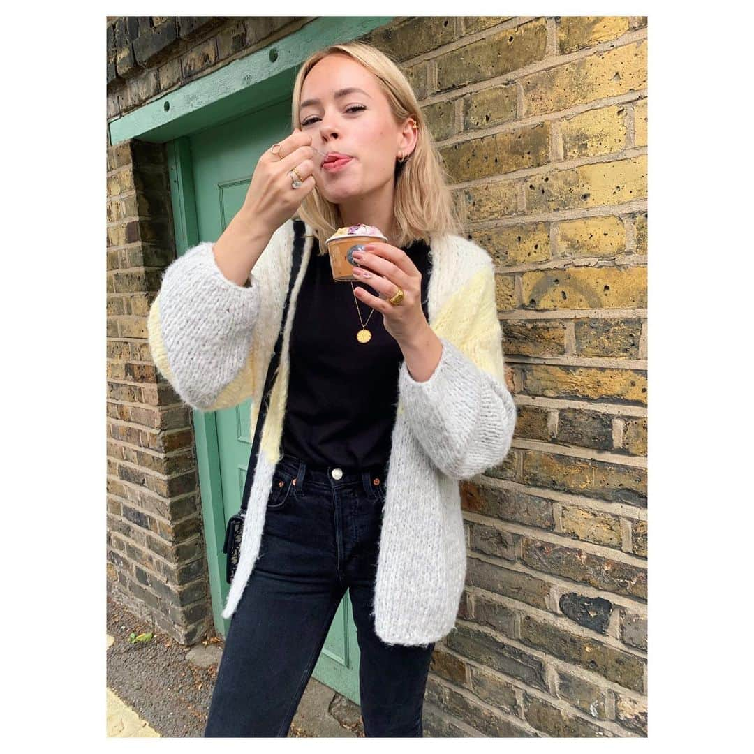 タニヤ・バーさんのインスタグラム写真 - (タニヤ・バーInstagram)「Happy girl with ice cream (Mascarpone & Fig is unexpectedly THE ONE) 🍦」6月27日 3時22分 - tanyaburr