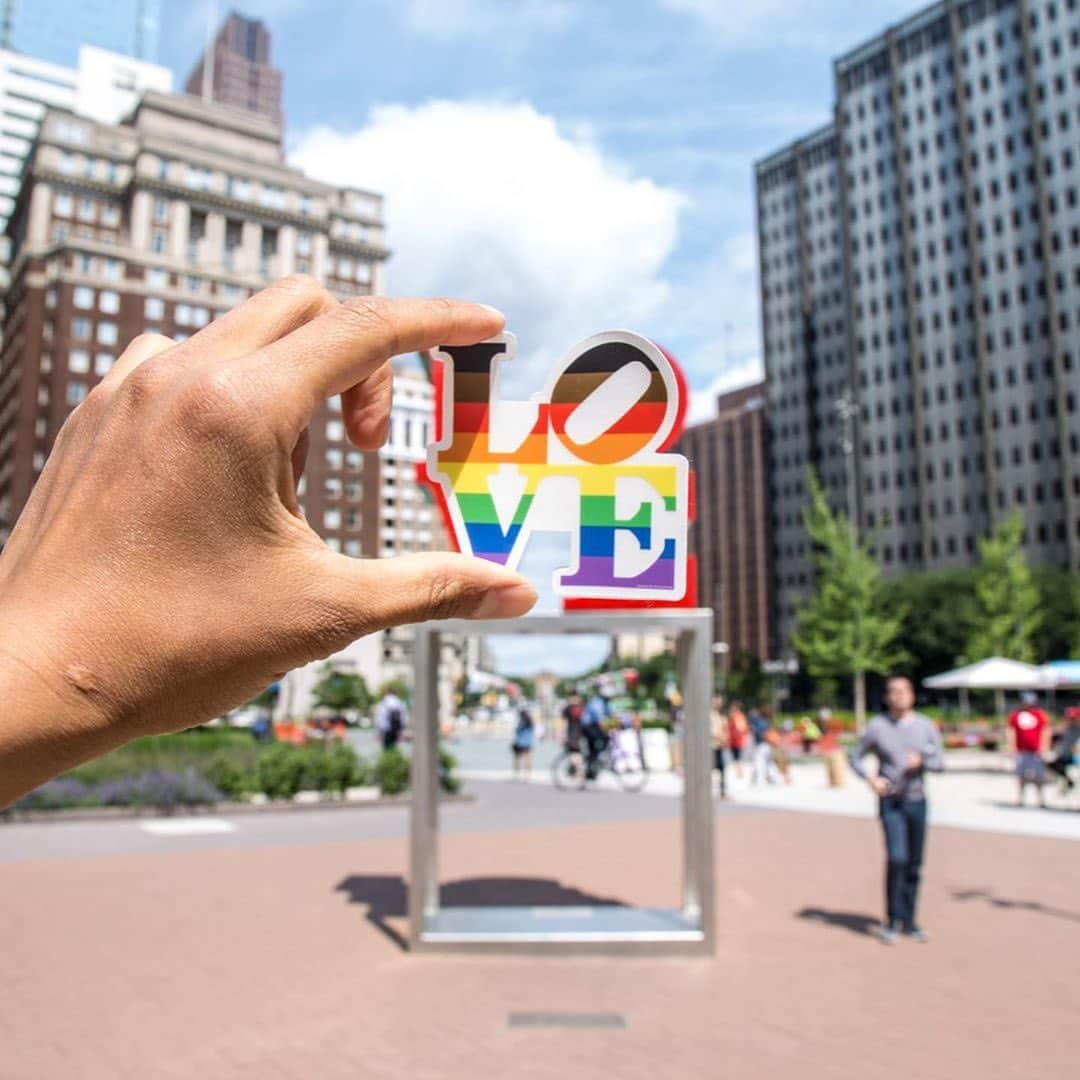 Visit The USAさんのインスタグラム写真 - (Visit The USAInstagram)「The City of Brotherly Love is filled with #Pride. How are you celebrating #PrideMonth across the USA?  #VisitTheUSA #discoverphl #UnitedStories . . . . . 📷 @urphillypal @sara.gingras @matthewtalbot_ @jessnaegelephoto」6月27日 3時23分 - visittheusa