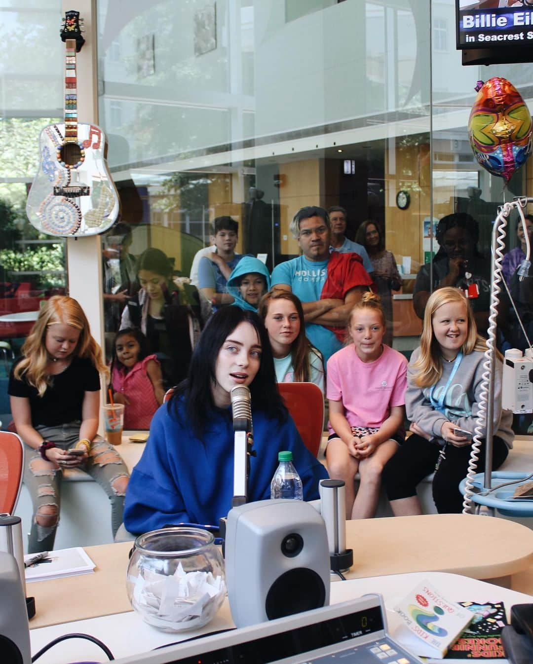 ライアン・シークレストさんのインスタグラム写真 - (ライアン・シークレストInstagram)「From sold-out shows to special hospital visits…So impressed by @BillieEilish’s massive impact in music and how she continues to pay it forward. Thanks Billie for the incredible weekend at @ChildrensATL! #SeacrestStudios」6月27日 3時26分 - ryanseacrest