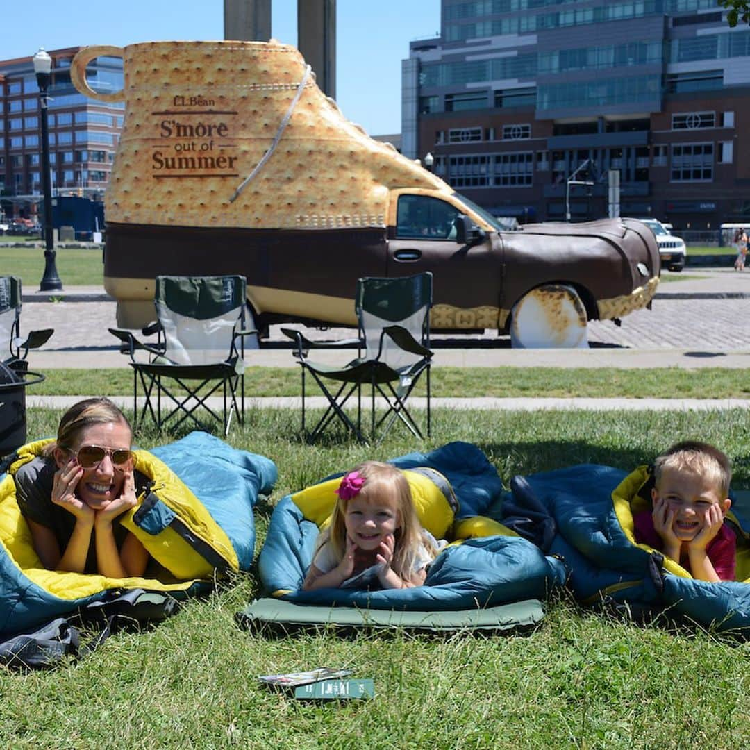 L.L.Beanさんのインスタグラム写真 - (L.L.BeanInstagram)「Thanks to everyone who came out to @TheBatteryNYC and @buffalowaterfront to get #SmoreOutofSummer with us! We’re taking our Backyard Campsite on the road to Madison, Boston and Freeport. Want to join in? Visit www.smoreoutofsummer.com for dates, locations and s’more free summer fun.」6月27日 3時50分 - llbean