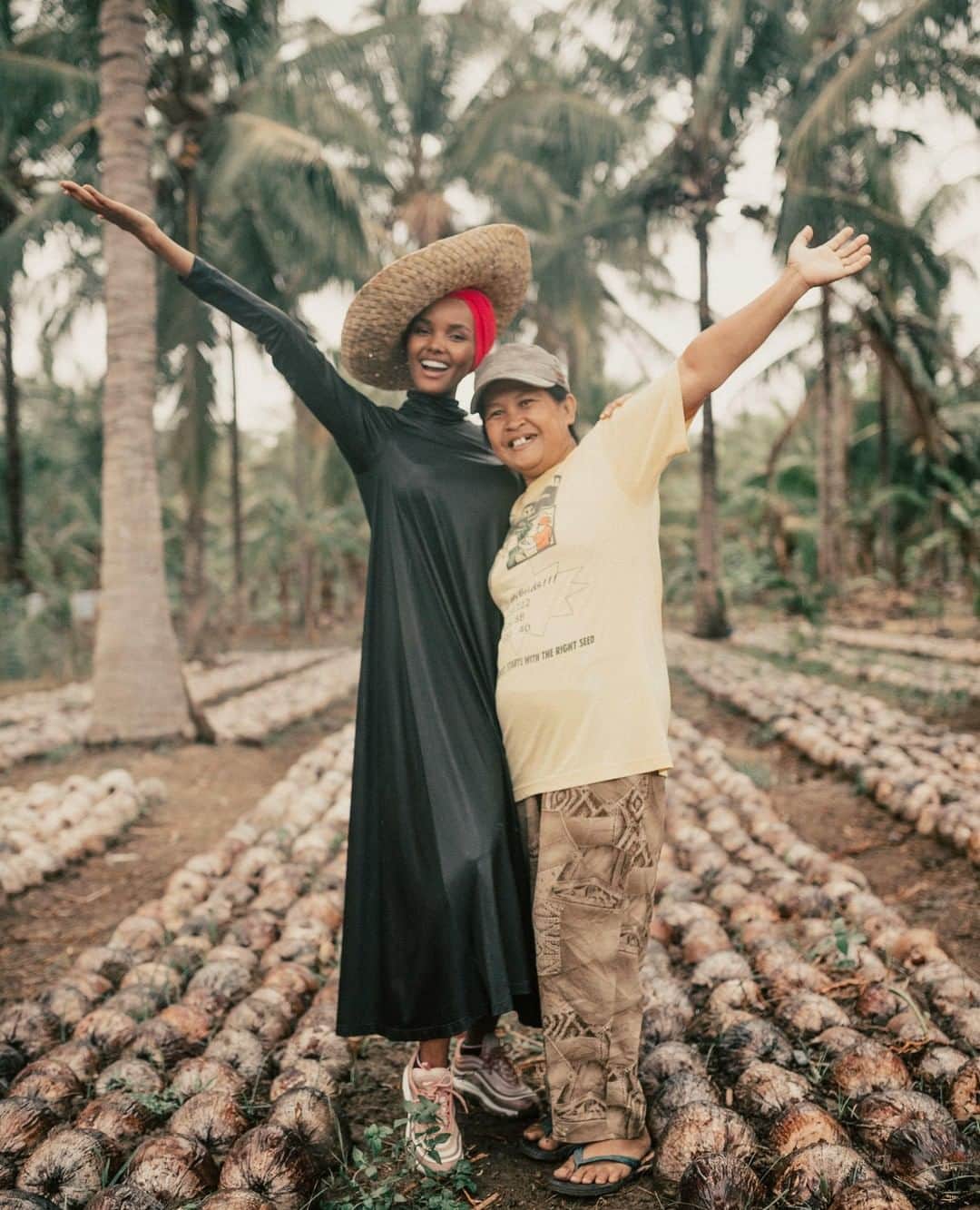 Vita Coco Coconut Waterのインスタグラム：「Throw your hands in the air if your life is better because of coconuts. #nationalcoconutday」
