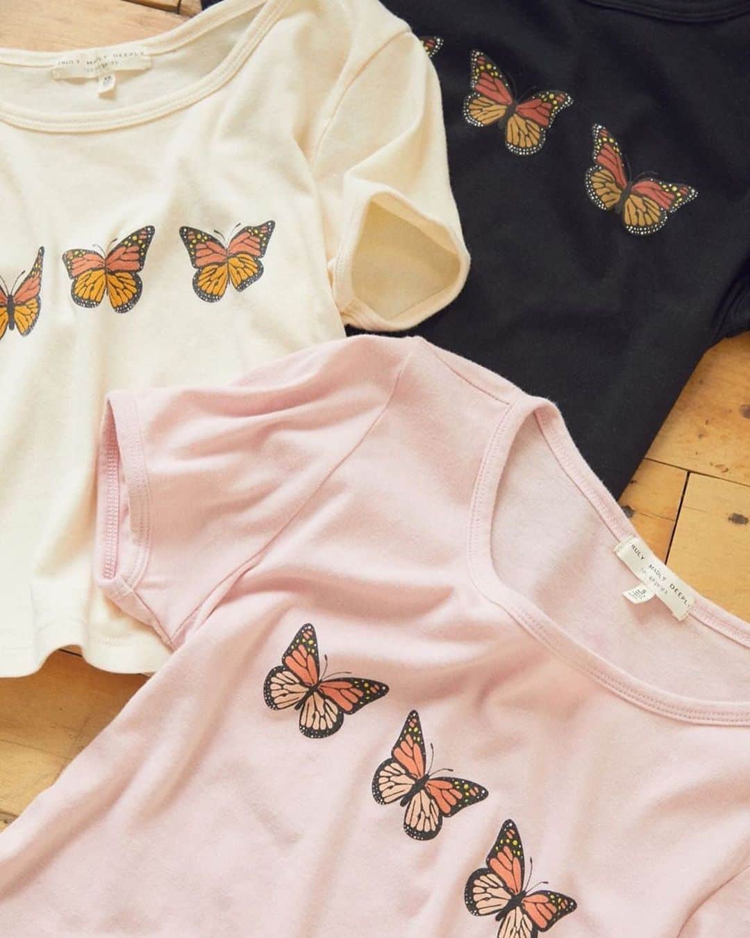 のインスタグラム：「So cute, right? Comment with a butterfly emoji if you want one—we'll randomly select a few lucky winners. 👀  #UOonYou」