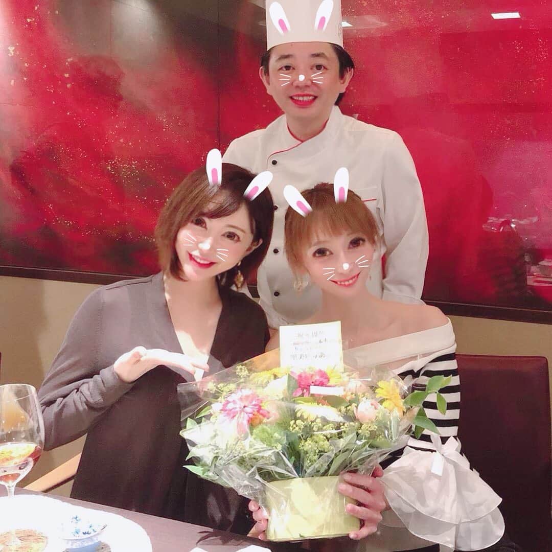 里美ゆりあのインスタグラム：「六本木ミラクルりょうちゃんと❤ 見習わないといけない所が多いりょうママ☆°｡⋆⸜(* ॑꒳ ॑* )⸝ 素敵な女性と過ごせる時間は貴重ですね(๑•ω•๑)♡ いつもありがとう(๑•ω•๑)♡ そしてミラクル8周年おめでとう🎊 #銀座#ginza#中華#jotaki#六本木#roppongi #ミラクル#miracle#周年#おめでとう#happy」