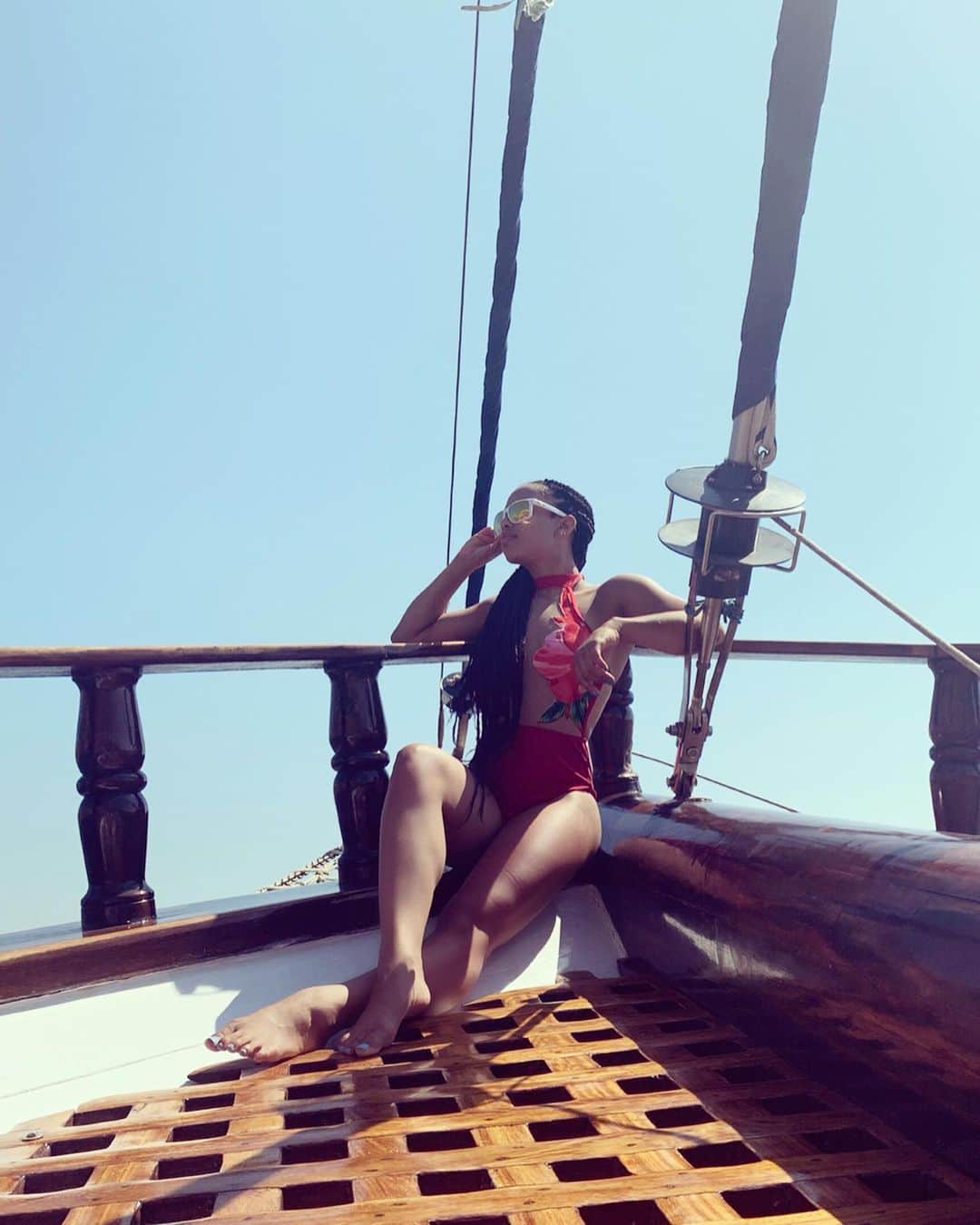 ソフィーナ・デジーサスさんのインスタグラム写真 - (ソフィーナ・デジーサスInstagram)「Trying to get my “Titanic” on 😂⚓️🚢 #Greece #Santorini #summervibes #summer」6月27日 4時06分 - sophinathediva