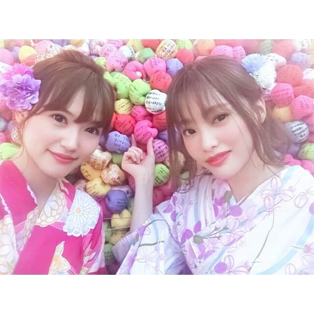 三島ゆかりさんのインスタグラム写真 - (三島ゆかりInstagram)「京都浴衣散策インスタ映え巡り💖📸 11：30浴衣レンタル予約👘 45分くらいで着せてくれました🙌✨ そこから歩いて雰囲気の良さそうなカフェを見つけておばんざいランチ🍚😋 その後、梅雨入り前最後の快晴でめちゃくちゃ暑かったのでカキ氷を食べに💗🍧 ※撮禁だったので拾い画です。 本日のカキ氷って黒板にシロップが書かれてあったんやけど、まさかの全部かかっていますと😳 その中から選ぶシステムではなく色んな味が楽しめたので、だいたいカキ氷って途中で飽きて溶けちゃうこと多いんだけど、飽きることなく食べることが出来ました👏 個人的にはきび蜜とマンゴーが美味しかったな💕👍 そこから歩いて今回の目的地、八坂庚申堂へ👣 とりあえず写真いっぱい撮ったので見てくださいww😂 最後に抹茶アイス食べて、17：00浴衣返却まで随分と楽しめました🍵  この日1日で友達と送り合ったLINEアルバムには76枚って表示されています🤳🍎 大満足の休日でした😍 #japan #kyoto #yukata #japanesegirl #京都 #浴衣散策 #レンタル着物wargo #おばんざいランチ #カキ氷 #木と根 #撮影禁止 #シロップ全部がけ #八坂庚申堂 #インスタ映え #写真撮りすぎ #楽しかった #大満足 #休日の過ごし方 #浴衣女子 #三島ゆかり #ゆかりんご #kawaii #followｍe」6月27日 13時47分 - apple340