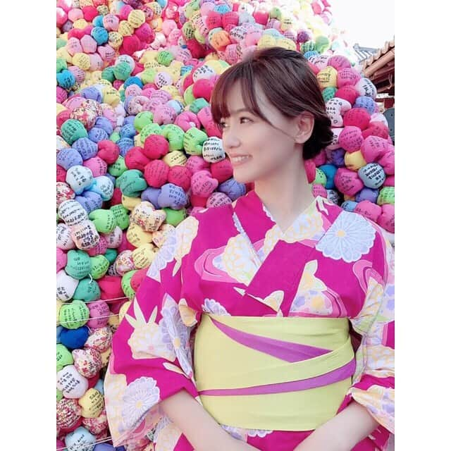 三島ゆかりさんのインスタグラム写真 - (三島ゆかりInstagram)「京都浴衣散策インスタ映え巡り💖📸 11：30浴衣レンタル予約👘 45分くらいで着せてくれました🙌✨ そこから歩いて雰囲気の良さそうなカフェを見つけておばんざいランチ🍚😋 その後、梅雨入り前最後の快晴でめちゃくちゃ暑かったのでカキ氷を食べに💗🍧 ※撮禁だったので拾い画です。 本日のカキ氷って黒板にシロップが書かれてあったんやけど、まさかの全部かかっていますと😳 その中から選ぶシステムではなく色んな味が楽しめたので、だいたいカキ氷って途中で飽きて溶けちゃうこと多いんだけど、飽きることなく食べることが出来ました👏 個人的にはきび蜜とマンゴーが美味しかったな💕👍 そこから歩いて今回の目的地、八坂庚申堂へ👣 とりあえず写真いっぱい撮ったので見てくださいww😂 最後に抹茶アイス食べて、17：00浴衣返却まで随分と楽しめました🍵  この日1日で友達と送り合ったLINEアルバムには76枚って表示されています🤳🍎 大満足の休日でした😍 #japan #kyoto #yukata #japanesegirl #京都 #浴衣散策 #レンタル着物wargo #おばんざいランチ #カキ氷 #木と根 #撮影禁止 #シロップ全部がけ #八坂庚申堂 #インスタ映え #写真撮りすぎ #楽しかった #大満足 #休日の過ごし方 #浴衣女子 #三島ゆかり #ゆかりんご #kawaii #followｍe」6月27日 13時47分 - apple340