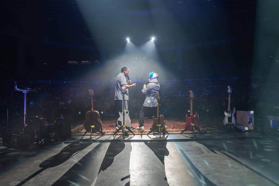 アダム・サンドラーさんのインスタグラム写真 - (アダム・サンドラーInstagram)「New Jersey and you- perfect together! Had the best night, love you guys. Tremendous time! @pncartscenter」6月27日 13時53分 - adamsandler