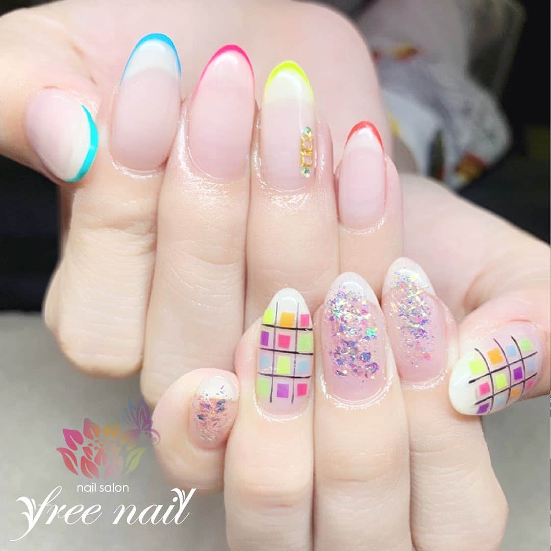 free nail フリーネイルのインスタグラム：「. お客様ネイル💅🏻🍍✨ . アシメネオンネイル👩🏻‍🎨🎨✨ . 今っぽカラフル🌈✨ . ご来店ありがとうございました🙇🏻‍♀️🙇🏻‍♀️🙇🏻‍♀️💗 . #ネイル #フリーネイル #ネイルアート #ジェルネイル #ネイルサロン #大阪ネイルサロン #ネイルデザイン #ネイルチェンジ #アシンメトリーネイル #フレンチネイル #ネオンフレンチ #ネオンネイル #ネオンカラーネイル #カラフルネイル #クリアネイル #デザインネイル #シンプルネイル #トレンドネイル #おしゃれネイル #夏ネイル #美甲 #日式美甲 #summernails #nailsart #nailsalon #nailsdid #newnails #newnail #freenail」