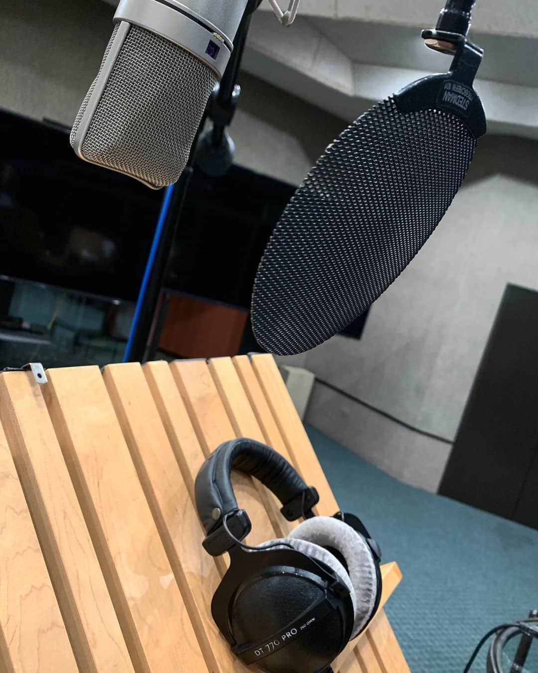 ユージン・バードのインスタグラム：「Absolutely LOVE what I do. This one means a lot. #blessed #VO #boothwork #tbd #dreamcometrue」