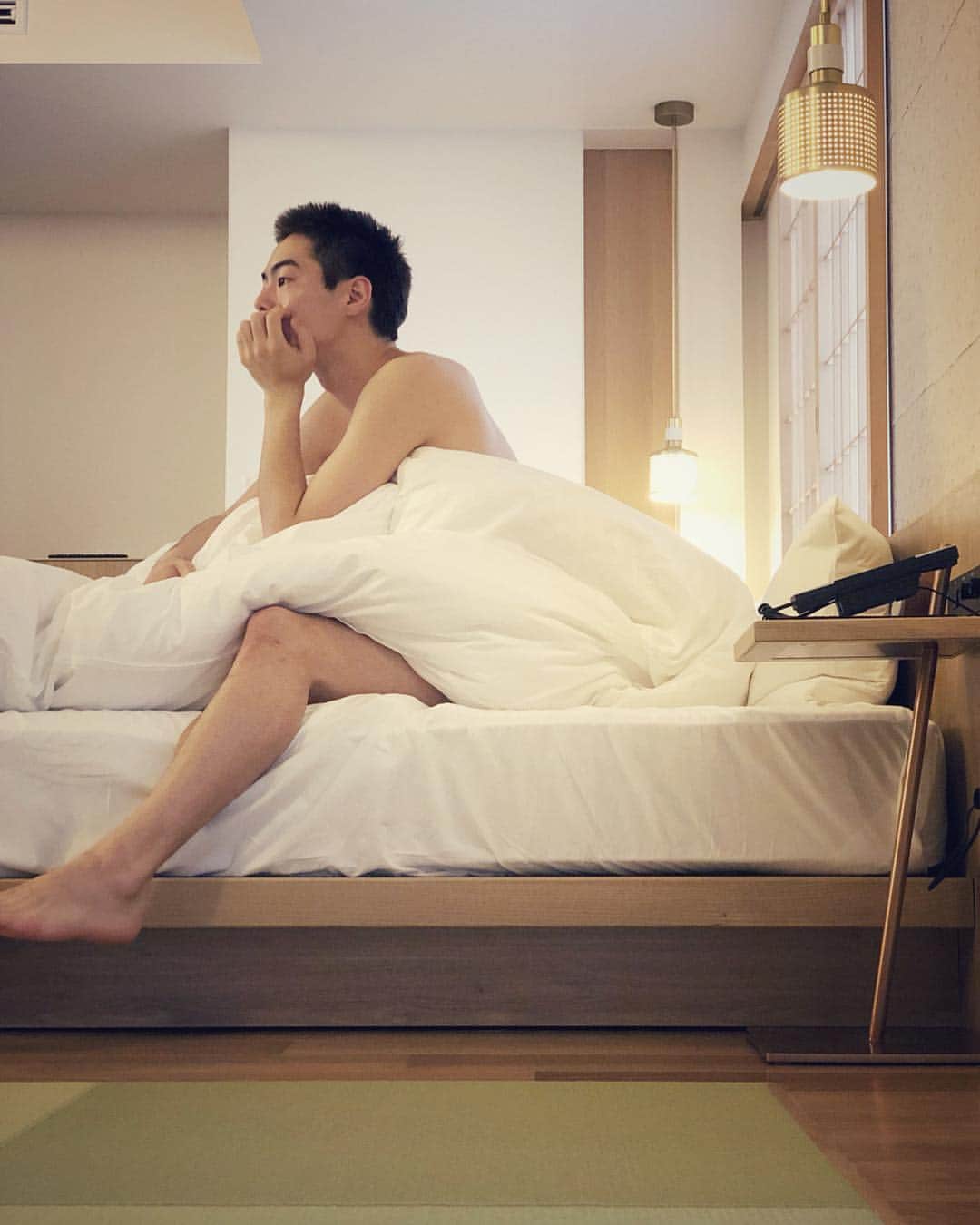 岩崎拓馬さんのインスタグラム写真 - (岩崎拓馬Instagram)「@tassel_hotel . 京都三条に8月オープン TASSEL HOTELに 宿泊させていただきました  シンプルでモダンなお部屋と 広々お風呂で癒されましたとさ  素敵時間ありがとうございました  今から銀閣寺の哲学の道に29日オープンの @ginkakudo_kyoto のレセプションへ💘 . . . #tasselhotel #kyoto #hotel #happytime」6月27日 14時12分 - happy_takuma