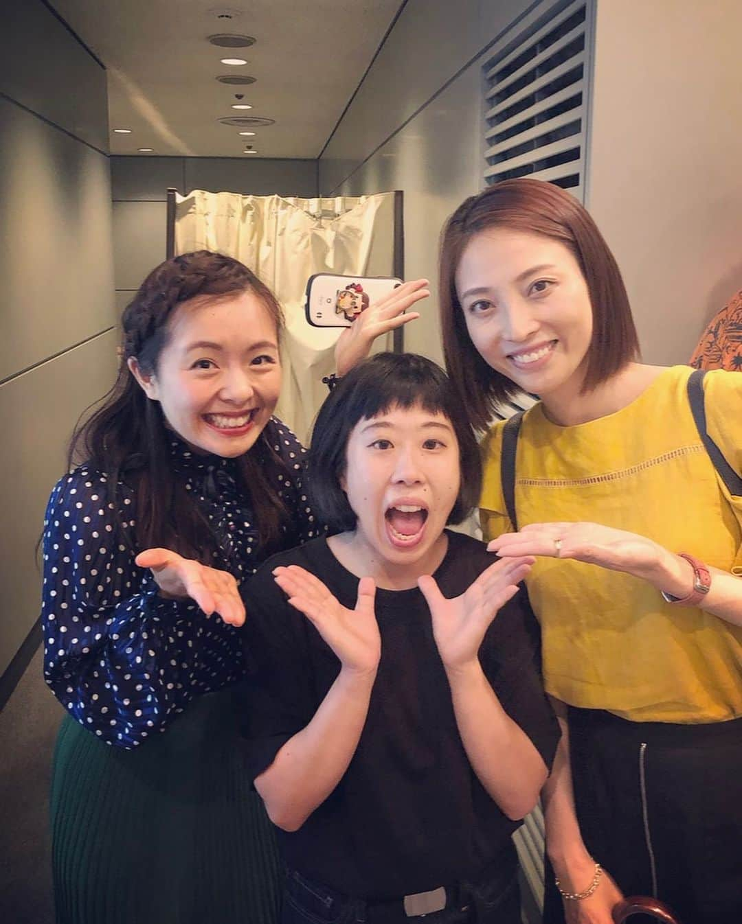 福田ゆみさんのインスタグラム写真 - (福田ゆみInstagram)「可愛い後輩。西野優希出演しております。「ラフカット」 いやー、西野輝いておりましたよ。 宮藤官九郎・矢島弘一・川口俊和・堤泰之 贅沢にも4人の脚本が一気に楽しめる。 やはり矢島氏の脚本が一番好きだったぜ。 30日までスペースゼロでやってます。良かったら是非^_^鈴木茜ちゃんも出演しております。 さっ、こちらも稽古行ってきます。 #ラフカット  #宮藤官九郎 #矢島弘一 #川口俊和  #堤泰之 #西野優希  #鈴木茜  #福田ゆみ #東京マハロ」6月27日 14時17分 - yumifukuda0511