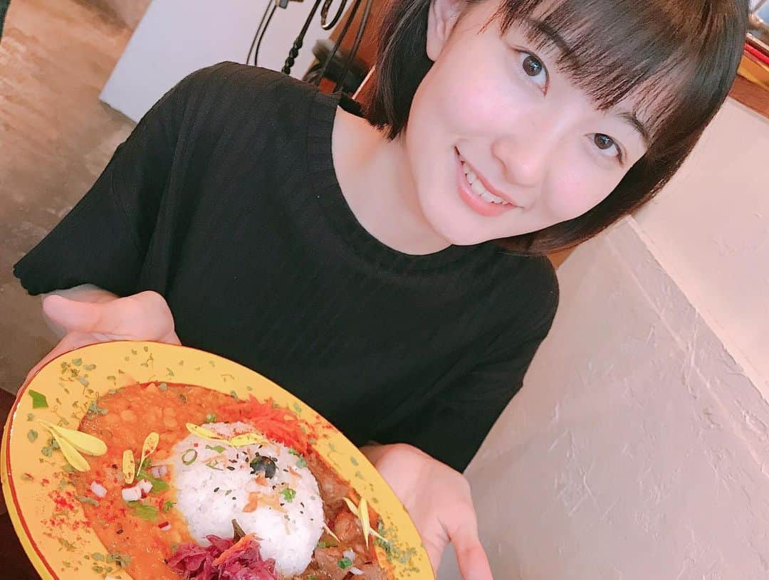 真奈さんのインスタグラム写真 - (真奈Instagram)「. はるちゃんと #カレーの惑星 行ってきた☺️🍛 . 焦がしキーマとっても 美味しかったなり 見た目が惑星🌎 . いつもずっと笑ってて 本当に癒される 久しぶりに会えた はるちゃんありがとう❤︎ . . #カレーの伝導師」6月27日 14時18分 - manatmnt0116