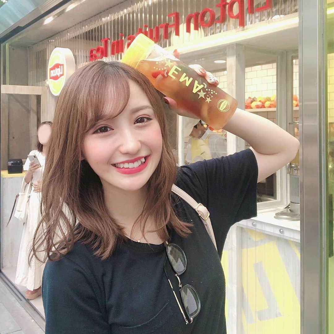 伊藤愛真さんのインスタグラム写真 - (伊藤愛真Instagram)「. Lipton Fruits in Tea TEA MOREOMOTESANDO の プレオープンにお邪魔してきました✌🏻 .  6/28から表参道 ZeroBaseで オープンだって😛😛 . フルーツインティーがすごい可愛くて🍎🍓🍊 アイスも美味しかったよ😛 . . #リプトン#Fruitsintea#アイスティーポップ#pr#フルーツインティー」6月27日 14時32分 - __emagram