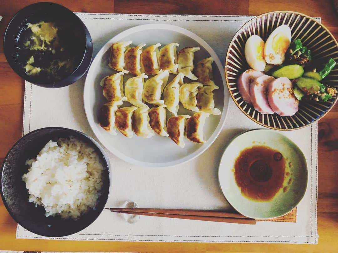 奥田修二さんのインスタグラム写真 - (奥田修二Instagram)「本日の匂わせ昼ご飯です。  ランチョンマットは見切れてませんね？  どこが匂わせなんでしょうか？  答えはハッシュタグに！  単独ライブがございます。  7/26(金)19:30~ 学天即単独ライブ 「ANARCHY in the COMEDY SCENE」 at.YES THEATER 出演者:学天即 前売2500円  #学天即 #単独ライブ #AiCS #匂わせ朝ごはん #今日は #匂わせ昼ごはん #朝は2人やけど昼は1人なんや #という匂わせ」6月27日 14時39分 - gakutensoku_okuda_official